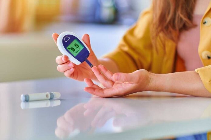 Female,Using,Glucose,Meter,For,Measuring,And,Monitoring,Blood,Level.