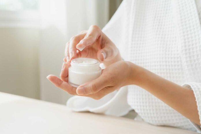 Close-up,Woman,Using,Skin,Care,Serum,Cream,In,Daily,Routine.