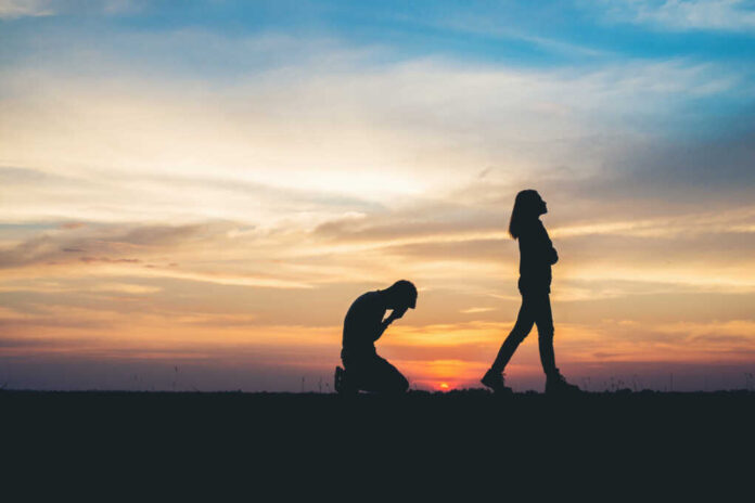 Couple,Silhouette,Breaking,Up,A,Relation,On,The,Road,At