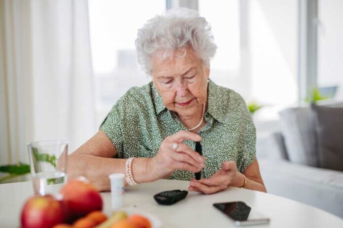 Diabetic,Senior,Patient,Checking,Her,Blood,Sugar,Level,With,Fingerstick