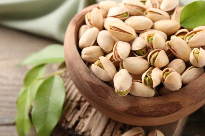 Delicious,Pistachios,In,Bowl,On,Wooden,Table,,Closeup