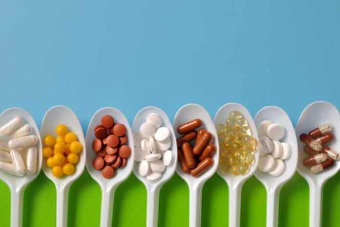 Tablets,,Capsules,,Dietary,Supplements,,Vitamins,On,Spoons.,Medical,Background